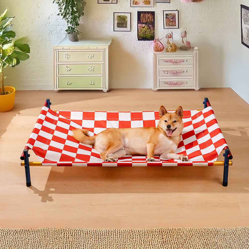Erhöhtes Hundebett aus Aluminium im lebendigen Sommerdruck-Stil – Sommerparadies