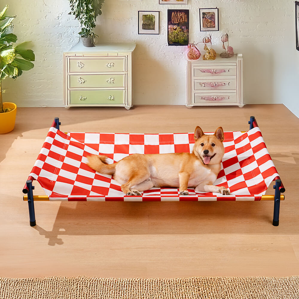 Erhöhtes Hundebett aus Aluminium im lebendigen Sommerdruck-Stil – Sommerparadies